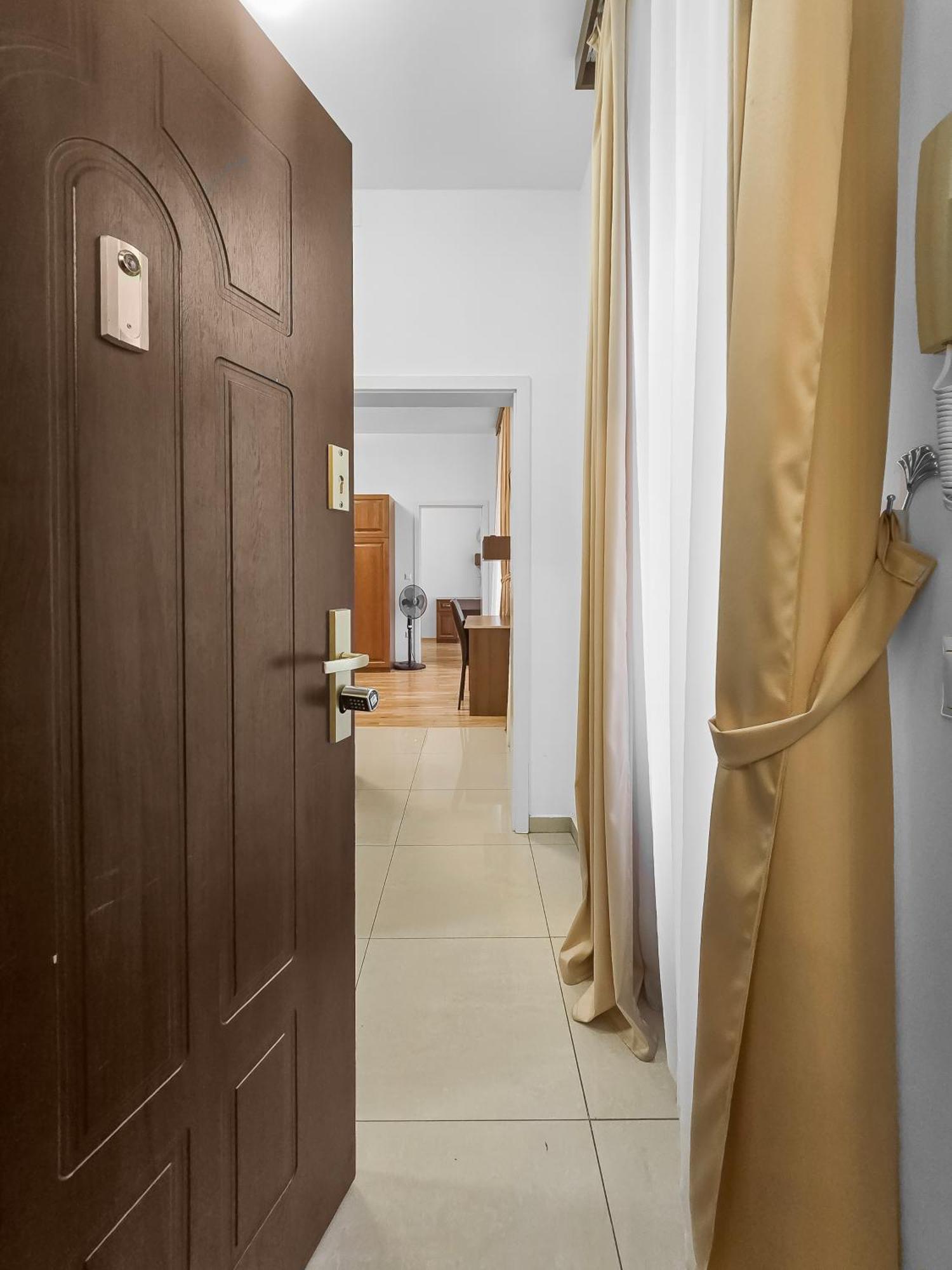Two-bedroom Balcony Retreat For 4 Near Millennium Tower * Wien