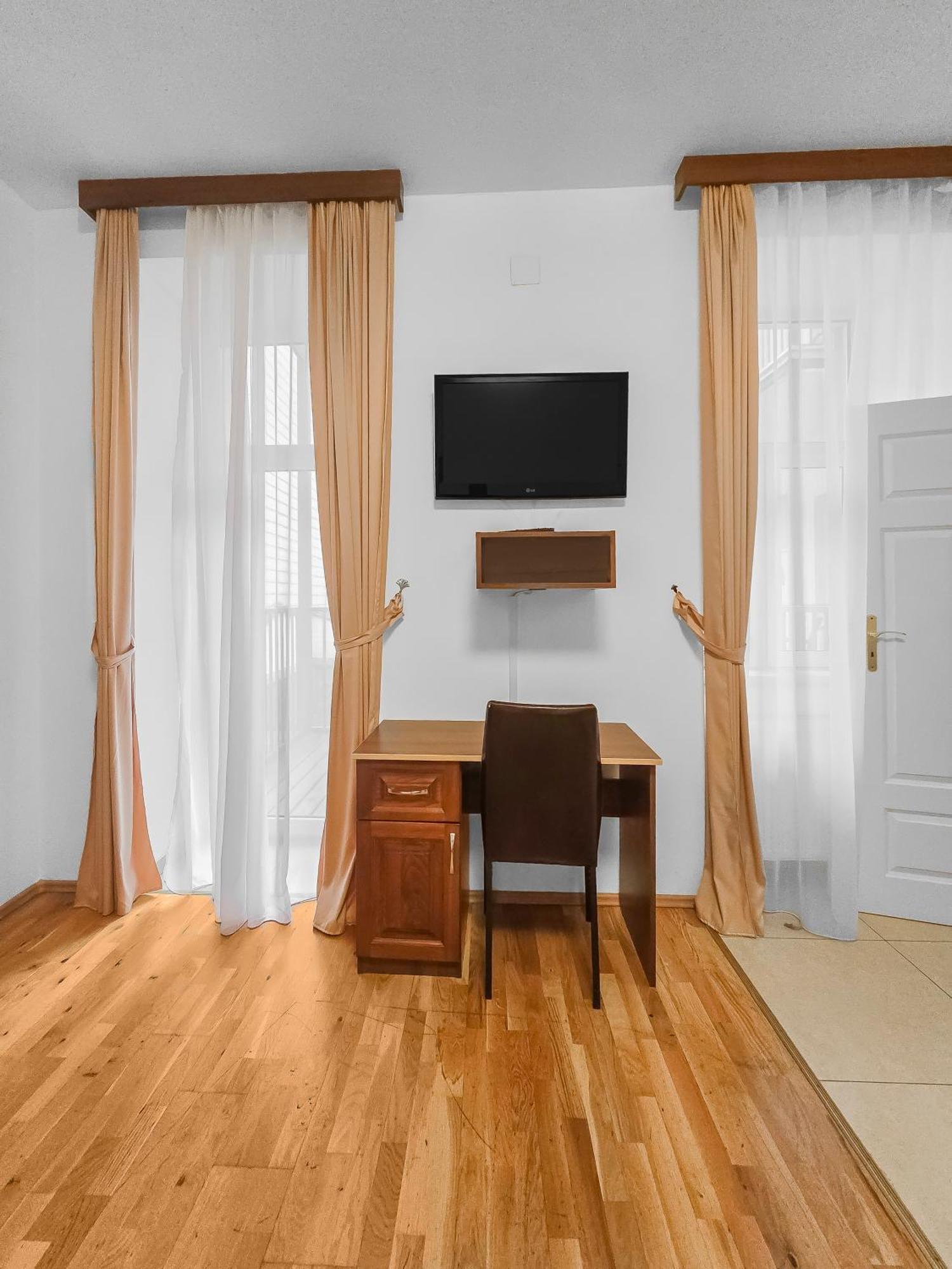 Two-bedroom Balcony Retreat For 4 Near Millennium Tower Apartment Wien